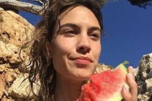 过度美颜抹杀辨识度娜扎合照撞脸网红引热议网友集体考古生图